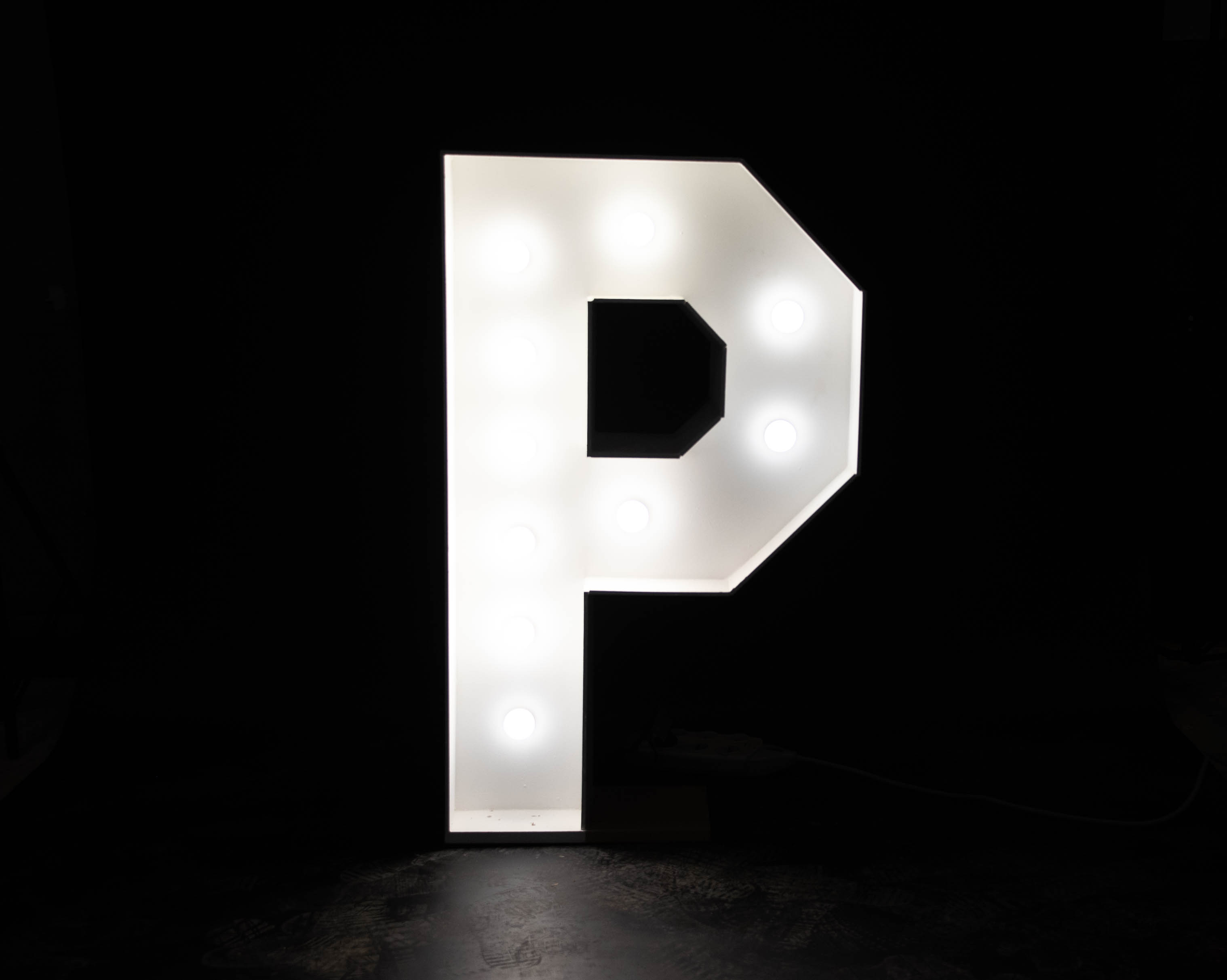 Lettre Lumineuse P