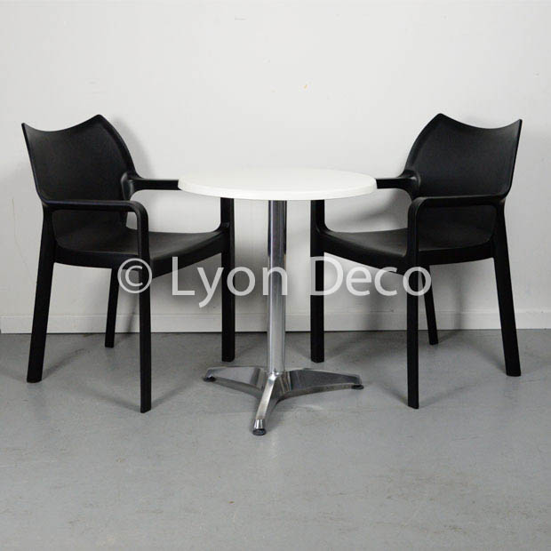 Ensemble mobilier stand Chaise Nao Noire et Guéridon Blanc