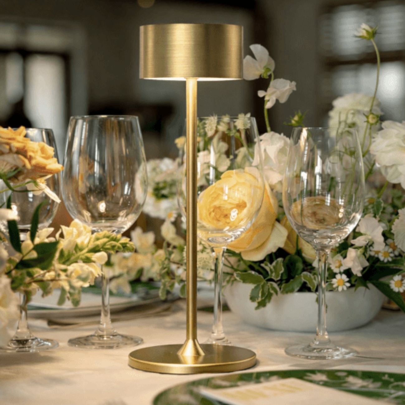 Lampe led dor�e sur table